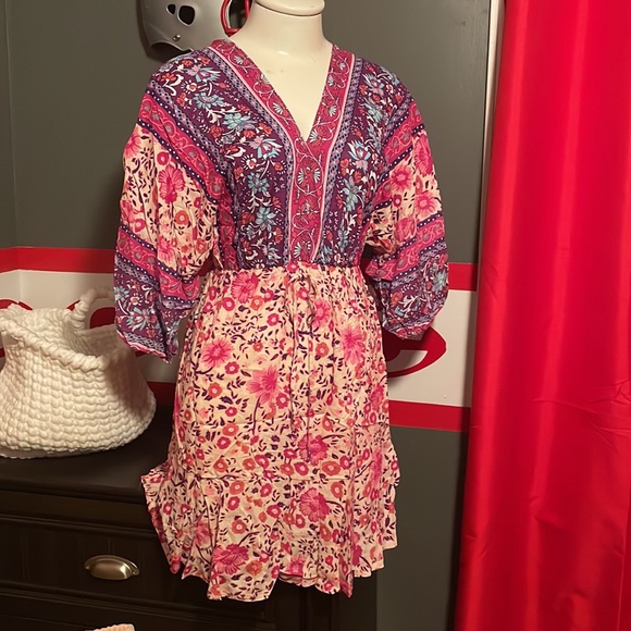🎉Bohemian V Neck Purple Floral 3/4 Length Sleeve with Tie Back! - Picture 3 of 4